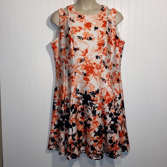 Scuba fit and flare peek a boo shoulder dress plus size floral print - Picture 2 of 9